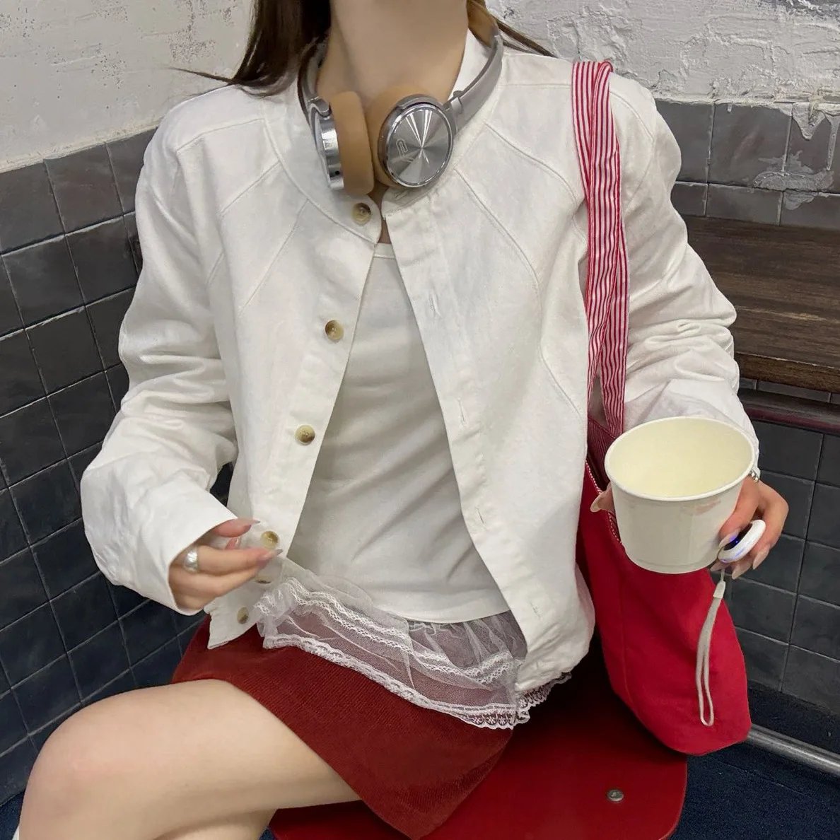 

Chic Versatile Denim Jacket 2026 Spring New Women's Slimming Korean Fashion Jean Jacket Relaxed Fit Long Sleeve Casual Outwear