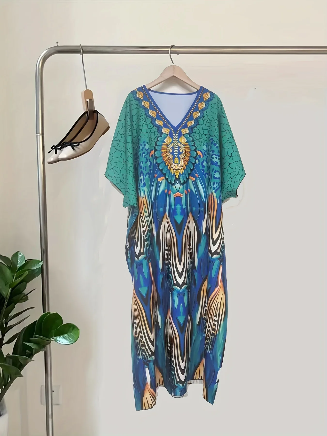 

Европейский и американский большой размер, новый стиль, элегантный ближневосточный халат, свободное платье с v-образным вырезом и принтом в этническом стиле, с рукавами «летучая мышь»