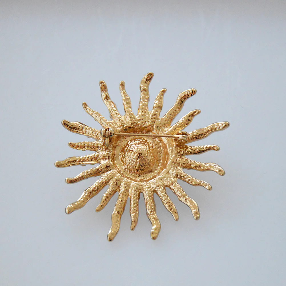 

Elegant Sun Flower Brooch in Gold Tone with Clear Crystals Women's Fashion Breastpin for Sweater Hat Coat Lapel Decor