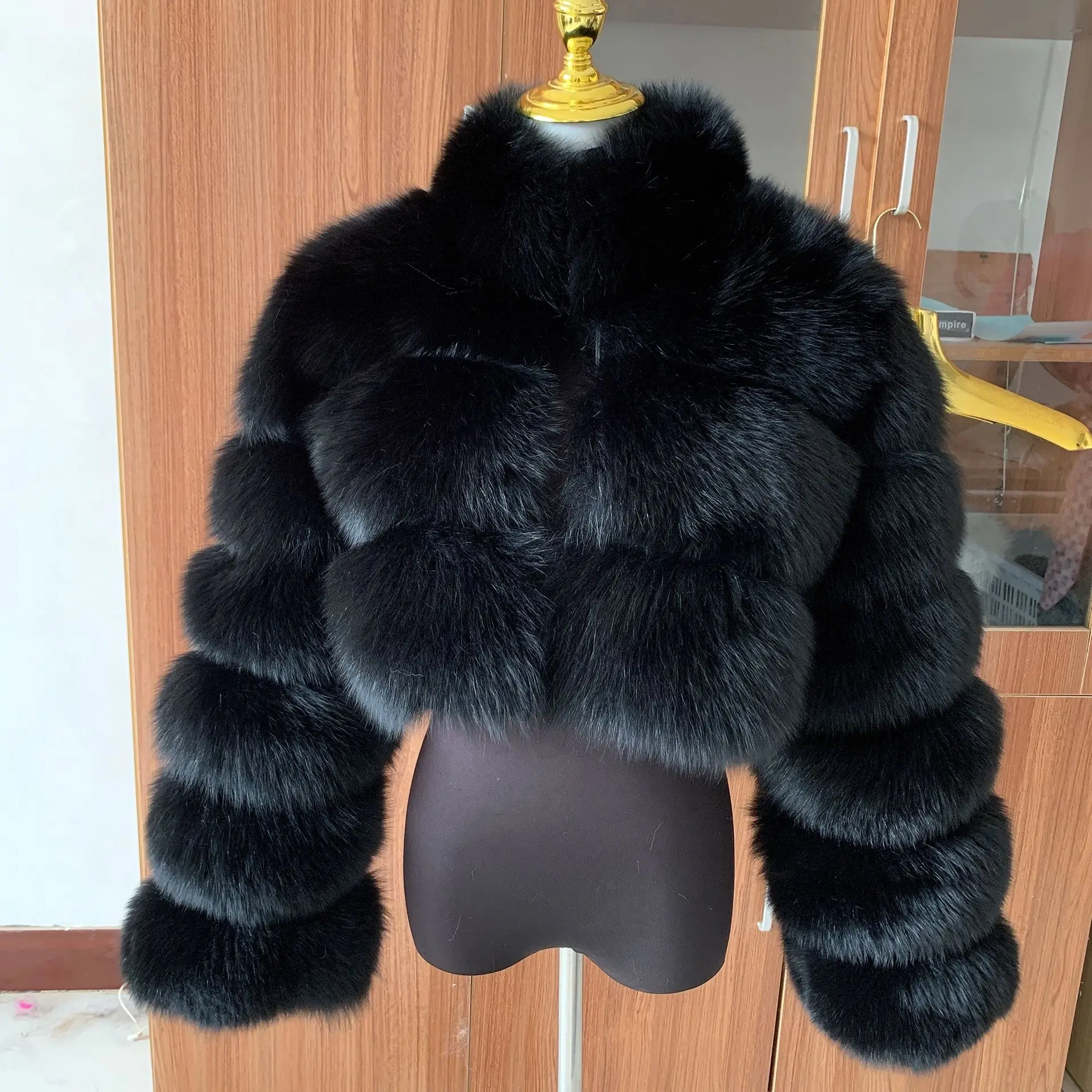 Women\'s real fox fur short coat with stand-up collar winter woman natural fur jacket high waist style and raccoon fur coat luxur