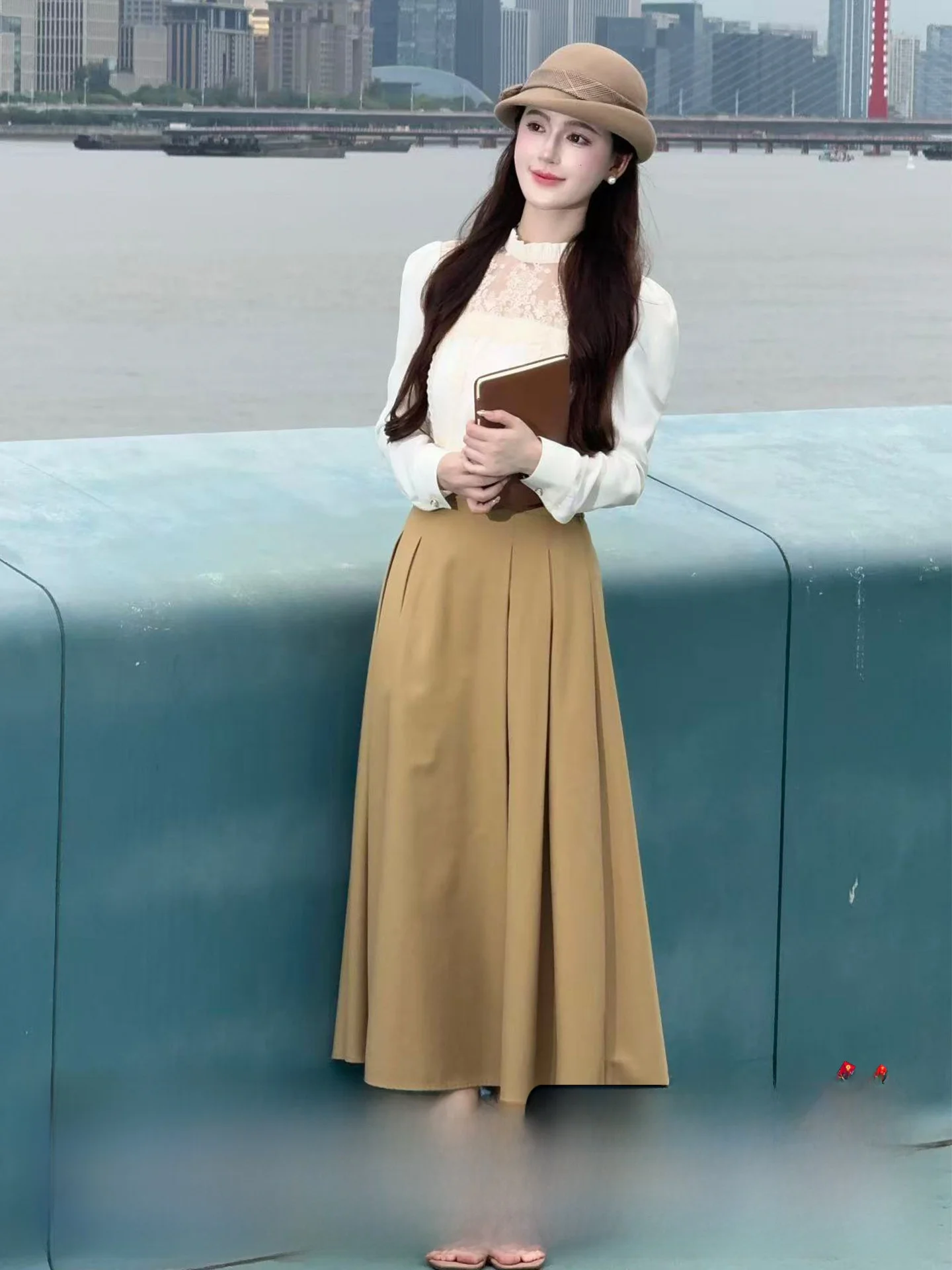 

Комплект LILI: Ретро-топ с кружевом и юбка, женский модный ансамбль с длинным рукавом, осенняя коллекция, универсальный крой