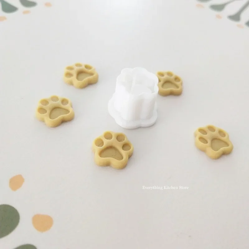 Paw Print Clay Cutter Animal Dog Cat Paw Print Polymer Clay Embossing Cutter for Clay Earring Jewelry Pendant Making Molds