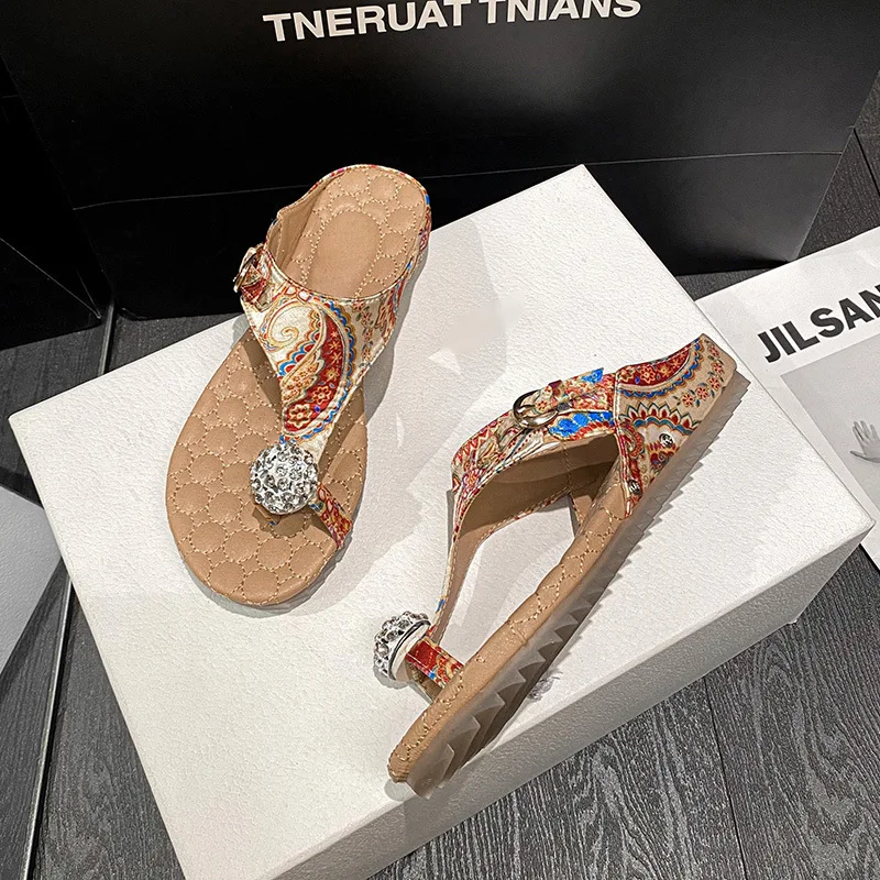 

Новая летняя женская обувь, тапочки в богемном стиле, пляжная обувь на плоской подошве с кристаллами, уличные мягкие шлепанцы для девочек
