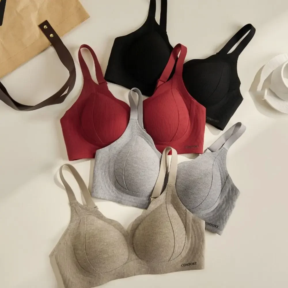 Fashion Seamless Triangle Cup Bra Yoga Sports Bralette with Pad Wireless Bras Underwear Intimates Deep V Bra Girl