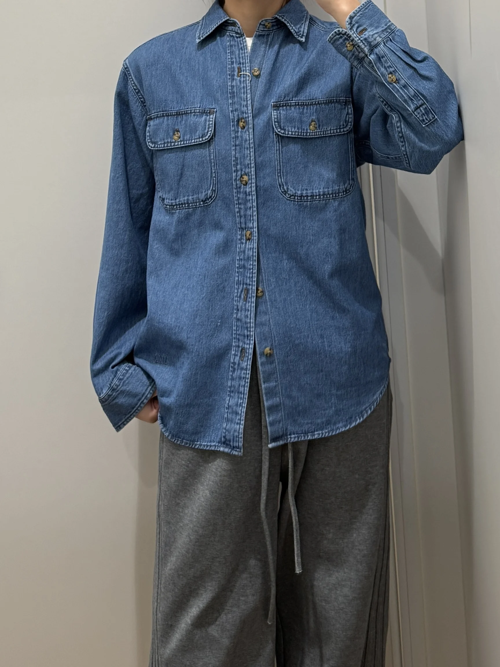 

Spring 2026 Casual Waed Denim Long Sve irt Men's Women's Loose Fit Teenagers Faionable Collared Pure Color
