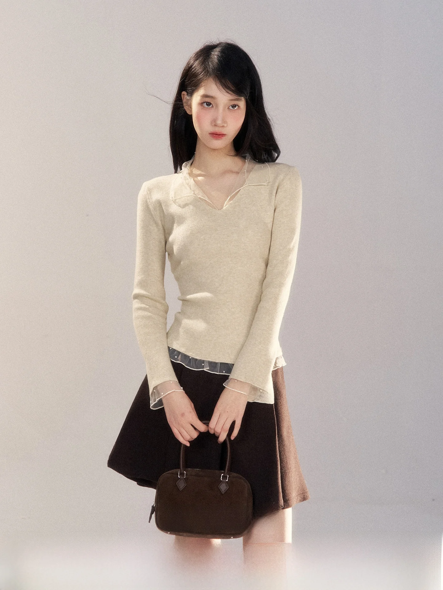 

Женский трикотажный топ Slim Fit с длинным рукавом и V-образным вырезом, новинка ранней весны, модный, элегантный, премиум-класса, с индивидуальным дизайном