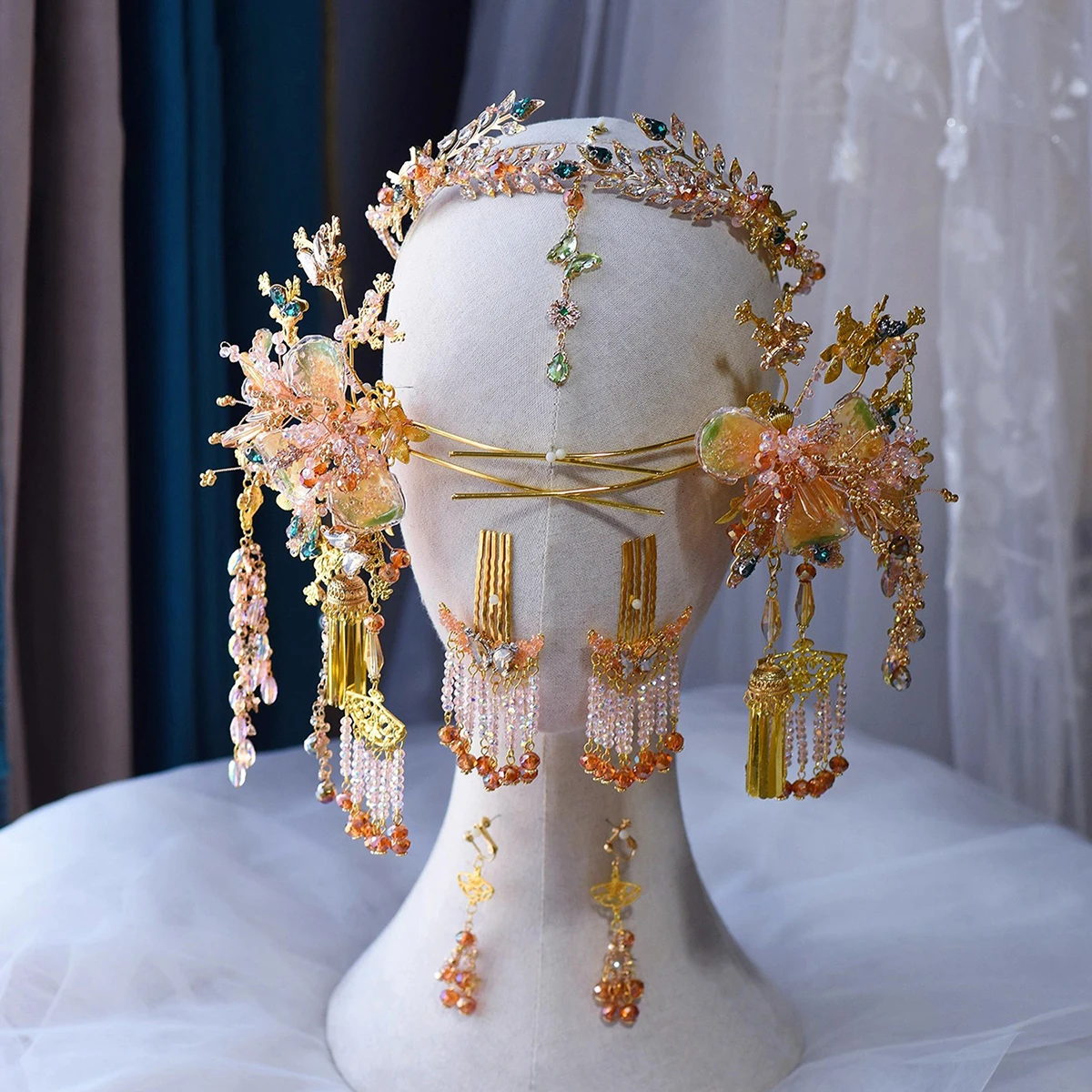 مجموعة إكسسوارات شعر الزفاف على الطراز الصيني الذهبي للعرائس الراقية لتقليل العمر Xiuhe دبوس الشعر ومجوهرات مشط