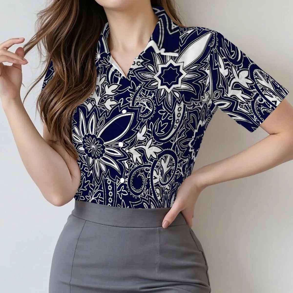 

Женская летняя рубашка с коротким рукавом и узором, изысканная текстура, ретро-стиль, подходит для работы и торжественных мероприятий.