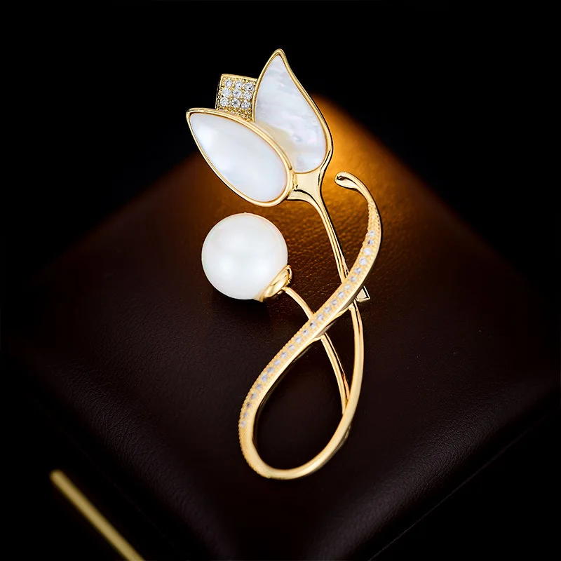 

Корейская модная индивидуальная брошь высокого класса для женщин, натуральная перламутровая булавка, костюм, пальто, универсальный аксессуар, брошь-тюльпан