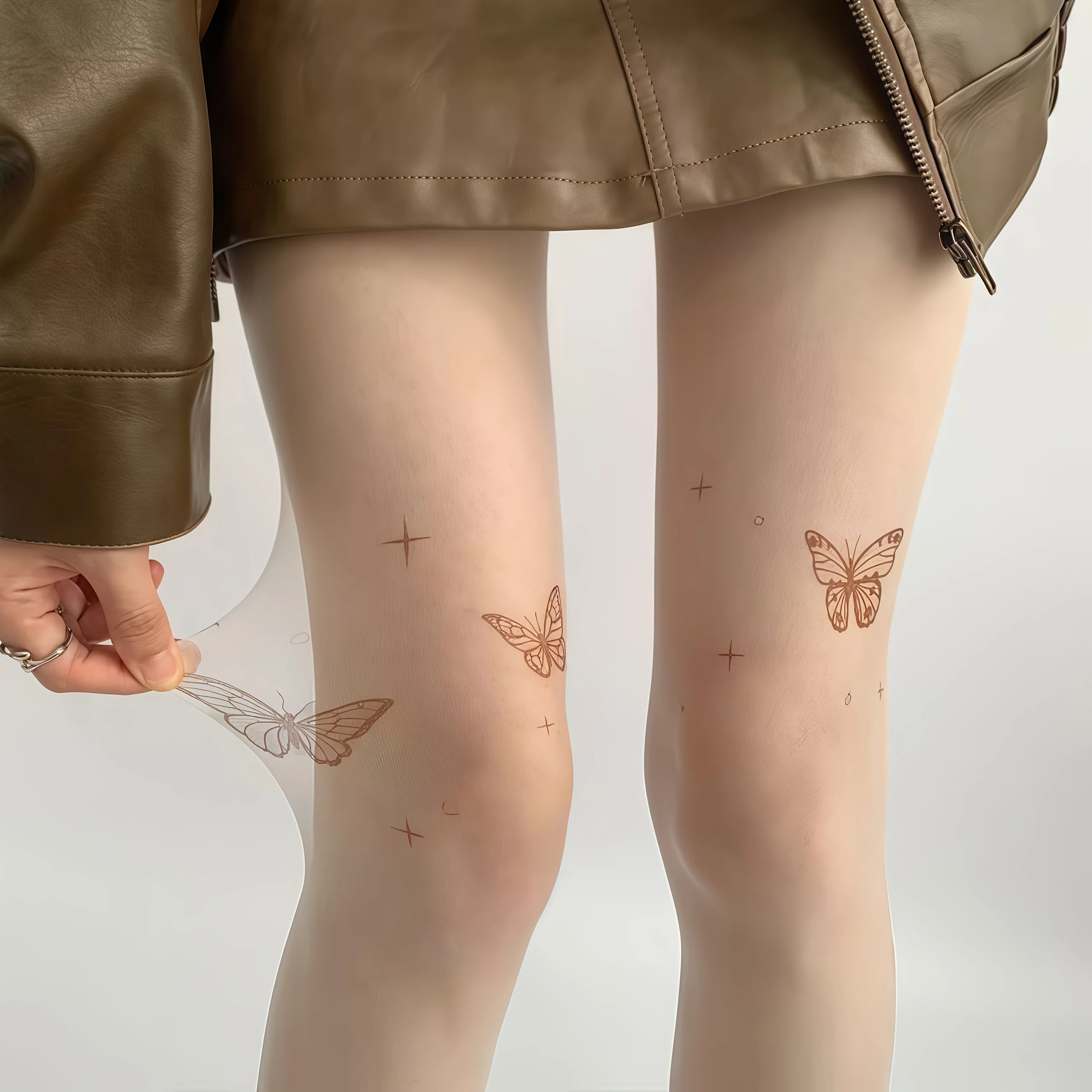1 Paar dünne, exquisite Strümpfe für Frühling und Sommer, die elegante, reine Eleganz und den Stil des Schmetterlingsdrucks unterstreichen.