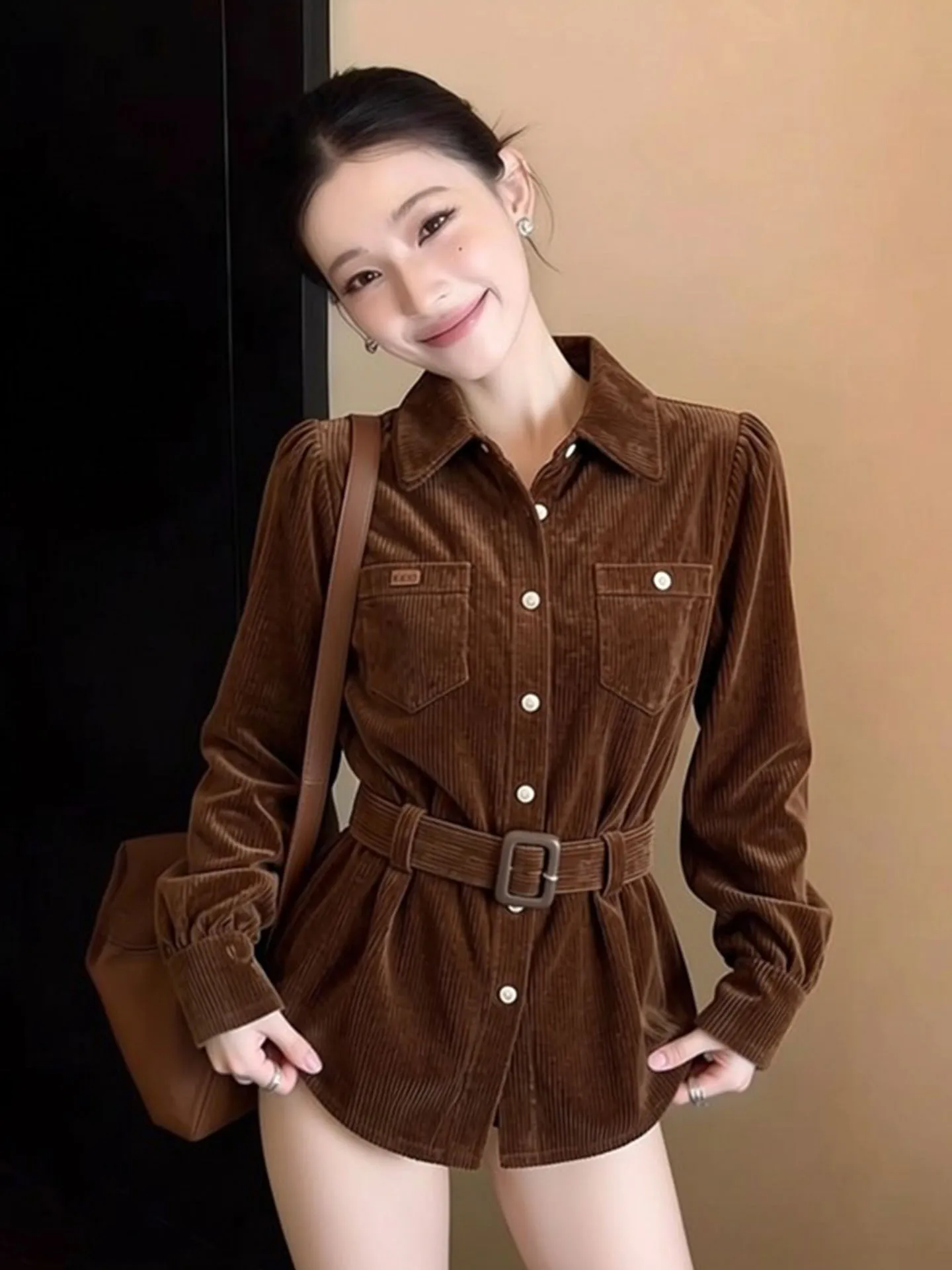 

Retro Brown irt Women's Spring 2026 New Waist-Cinching Collared Long Sve High-End Feeling Top Commute Ele Sle