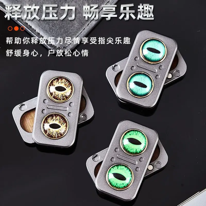 

New EDC toy simulation owl eye owl push card push ring coin decompression rotating finger fingertip gyro