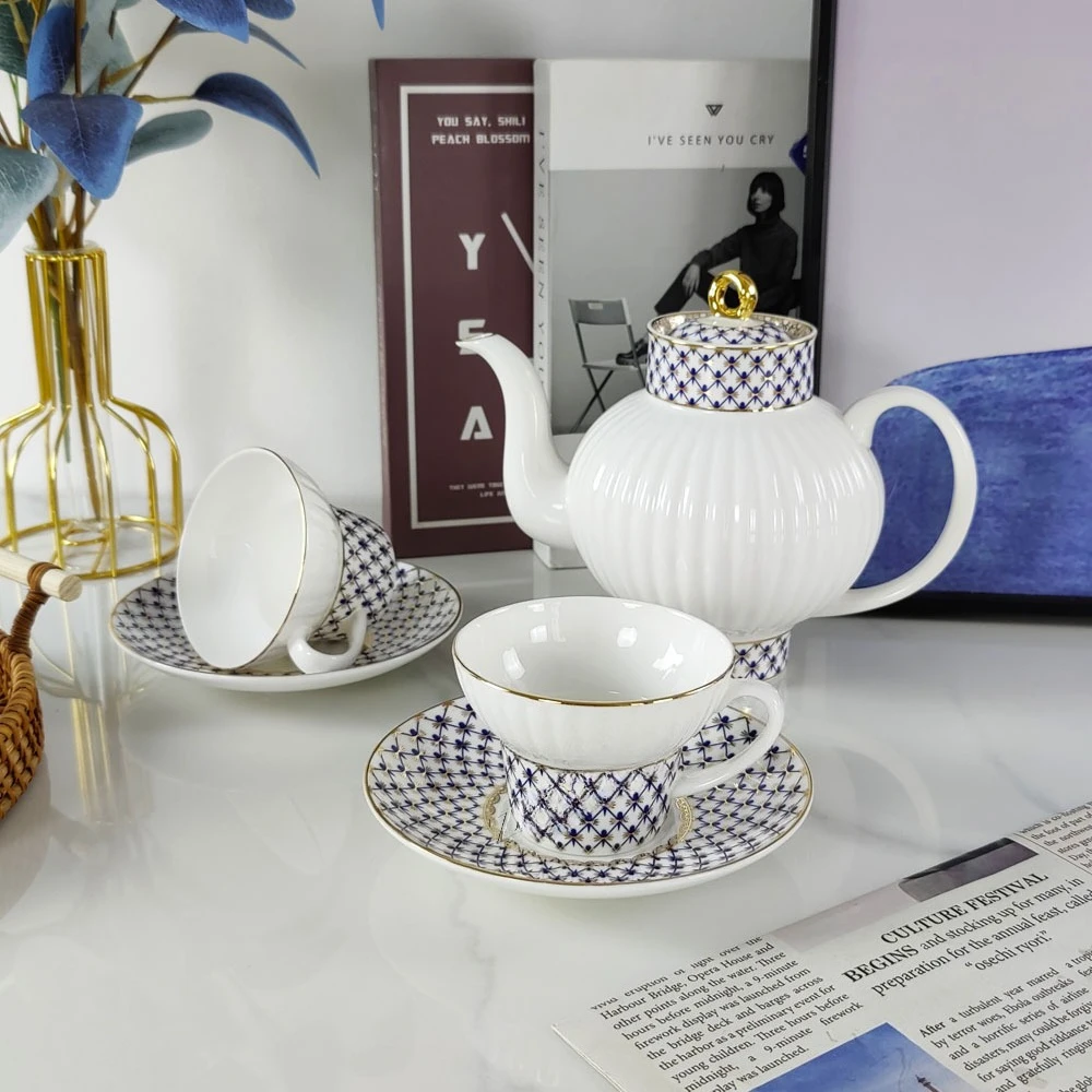 Set classico di tazze da caffè e piattino in porcellana d'osso, tazza da tè pomeridiano, tazza da caffè inglese di fascia alta e confezione regalo con teiera e piattino