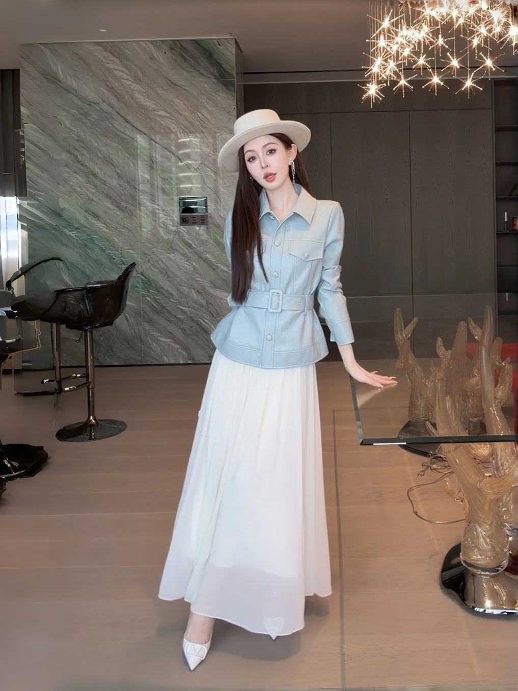 エレ クラシック ブルー レザー ジャケット レディース シルエット ウエストマーク メタルブルー 春 2026 新作 ファッション ショートコート