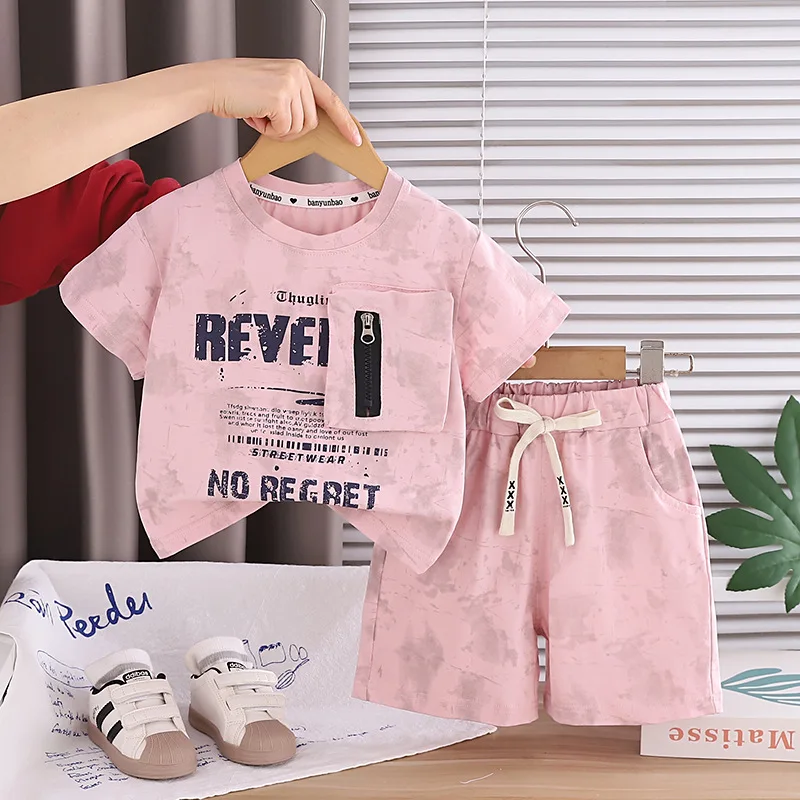 

Новый летний комплект детской одежды 2026 года: футболка с принтом тай-дай и карманом на молнии + шорты для малышей (мальчиков и девочек), модные наряды для детей 1-5 лет