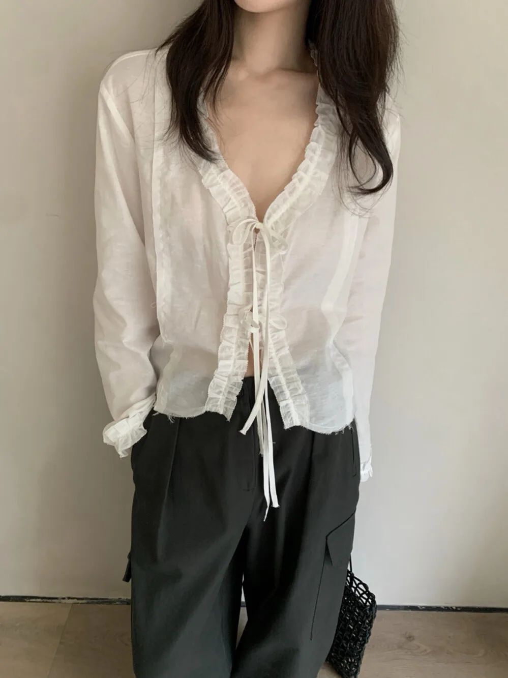 

Lilian Vintage 7 Meter Long Sleeve V Neck Loose Shirt with Button Detail And Wooden Trim Women's Comfortable Breathable ...