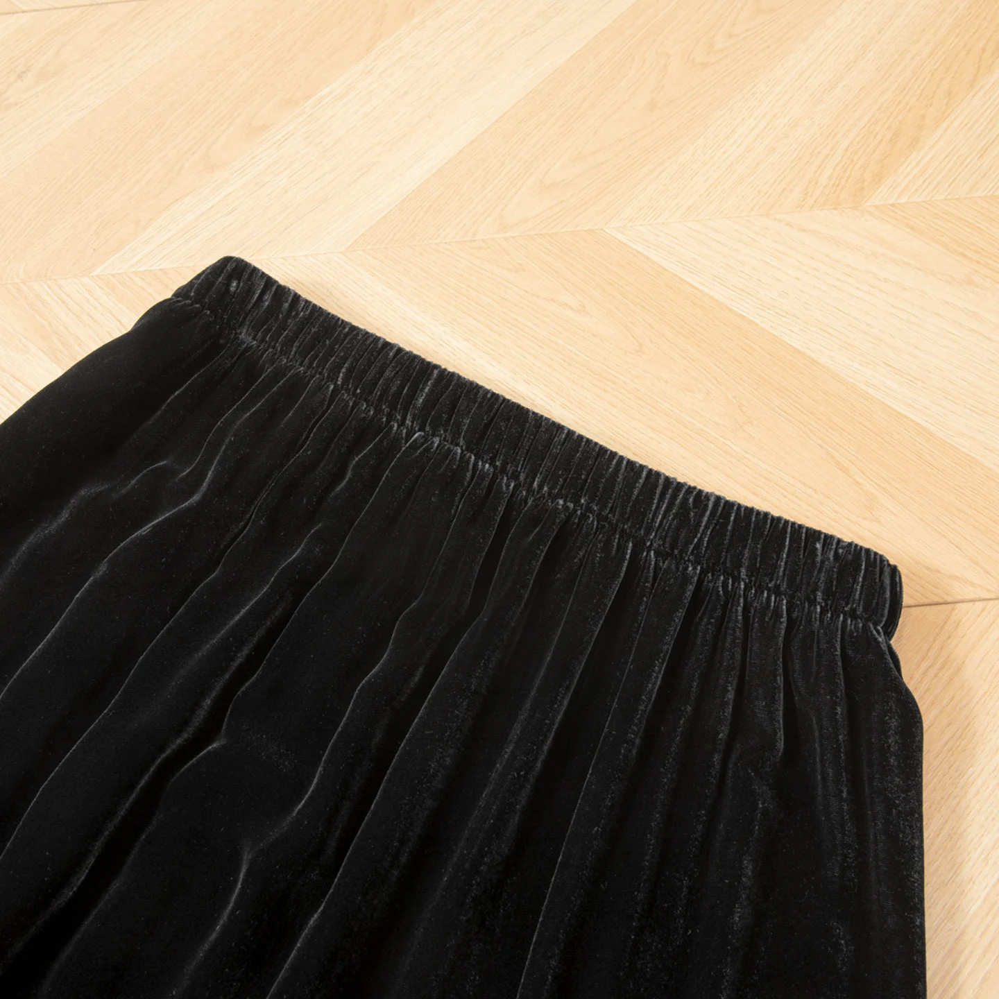 2025年レディースファッション秋の新作、30%天然桑絹ベルベット、バックフォークハンギング、伸縮性ウエスト、Aライン、上品なスカート