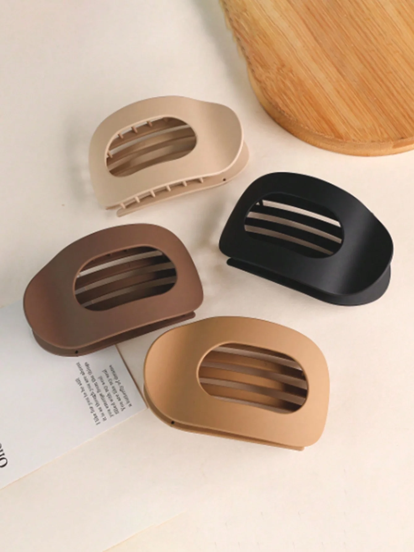 

1pc New flat circular hair clip with duckbill grip, strong teeth, bendable and comfortable curved design for hair clip