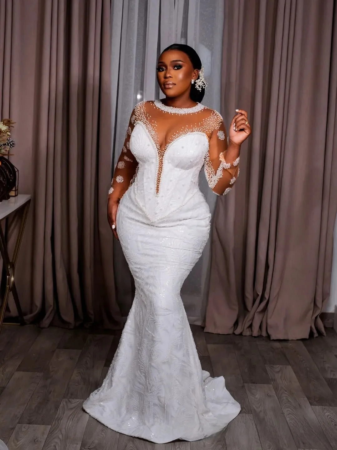 Maßgeschneiderte Elfenbein Meerjungfrau Braut Brautkleider Abnehmbare Schleppe Illusion Kristalle Perlen Spitze Perlen Spitze Perlen Brautkleid