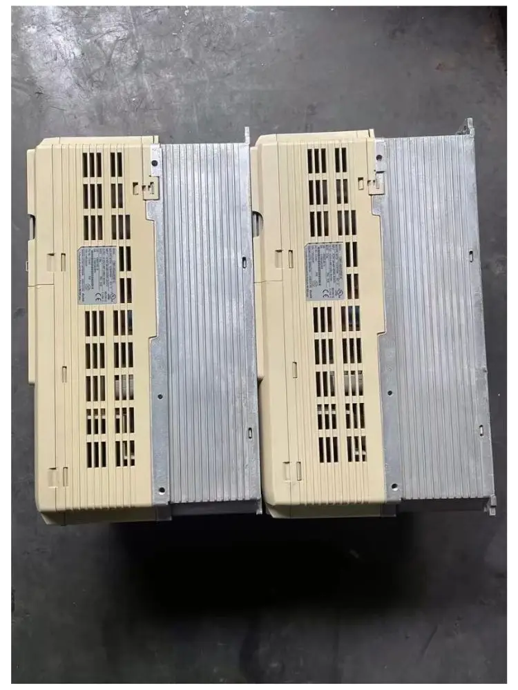 Подержанный инвертор CIMR-HB4A0039FAC протестирован в порядке