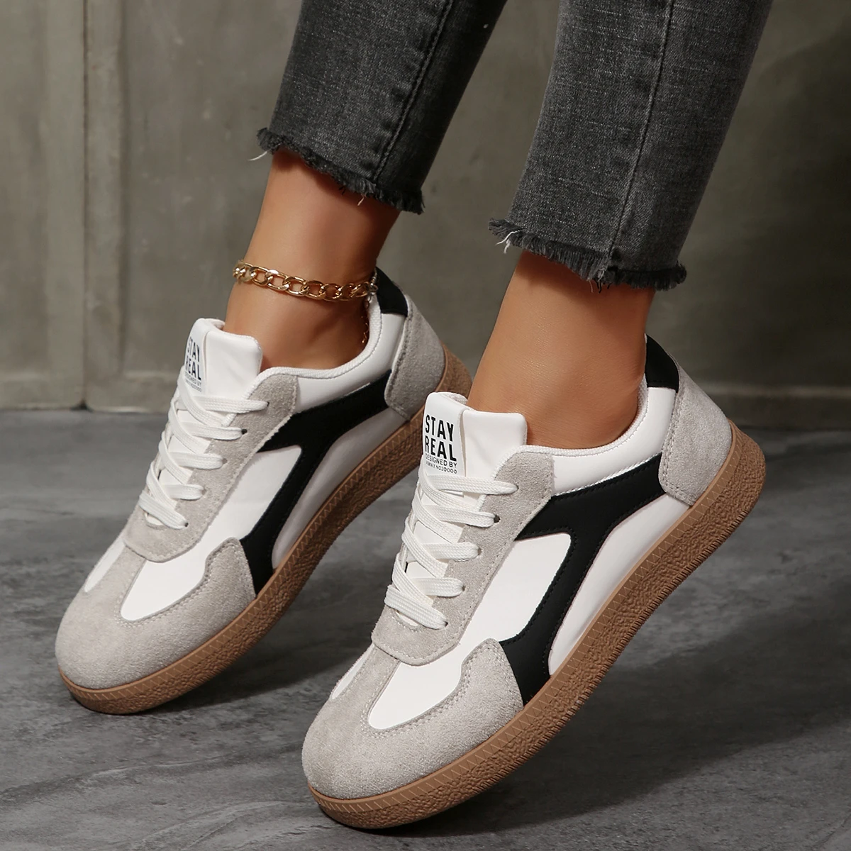 2026 Herbst Damenmode Wildleder-Sneaker mit Doppelschnallen-Metalldetails Leichte Atmungsaktive Bequeme Freizeitschuhe – Detail 11