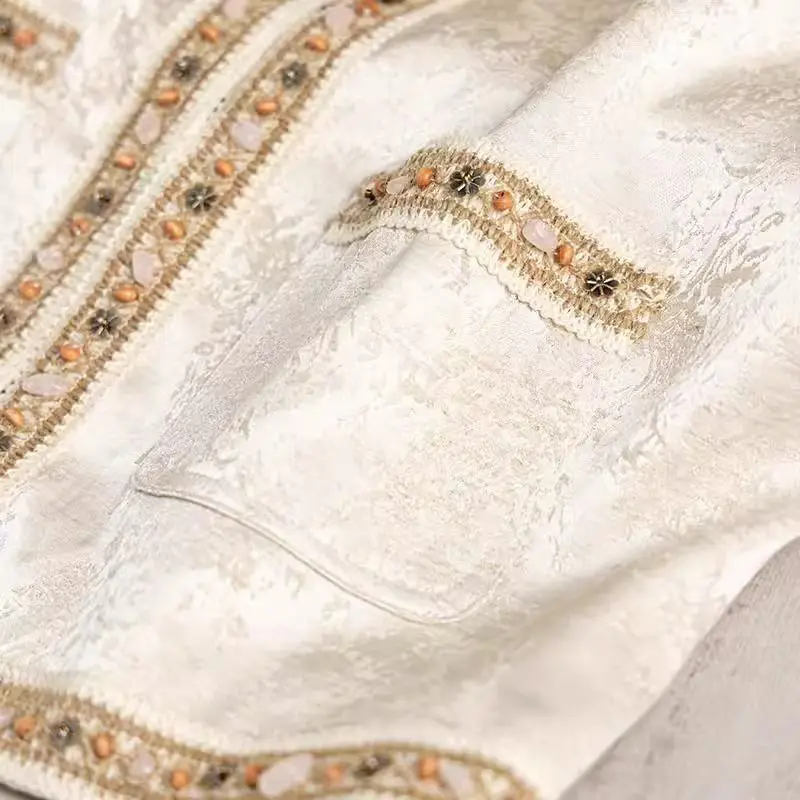 سترة جاكار من الحرير الساتان برقبة دائرية مطرزة على الموضة الصينية التقليدية الجديدة ملابس خارجية بدون أكمام