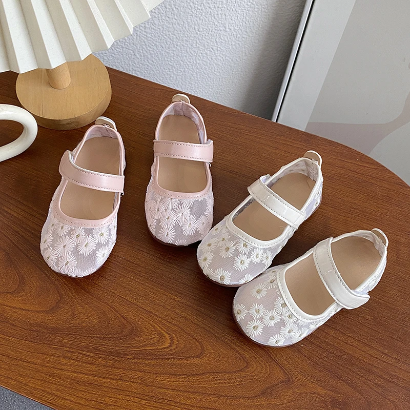 Girls' Fashionable Lightweight Sandals 2026 New Style Kid's Shoes Flower Embroidery Chinese Style Children's Shoes 21-30