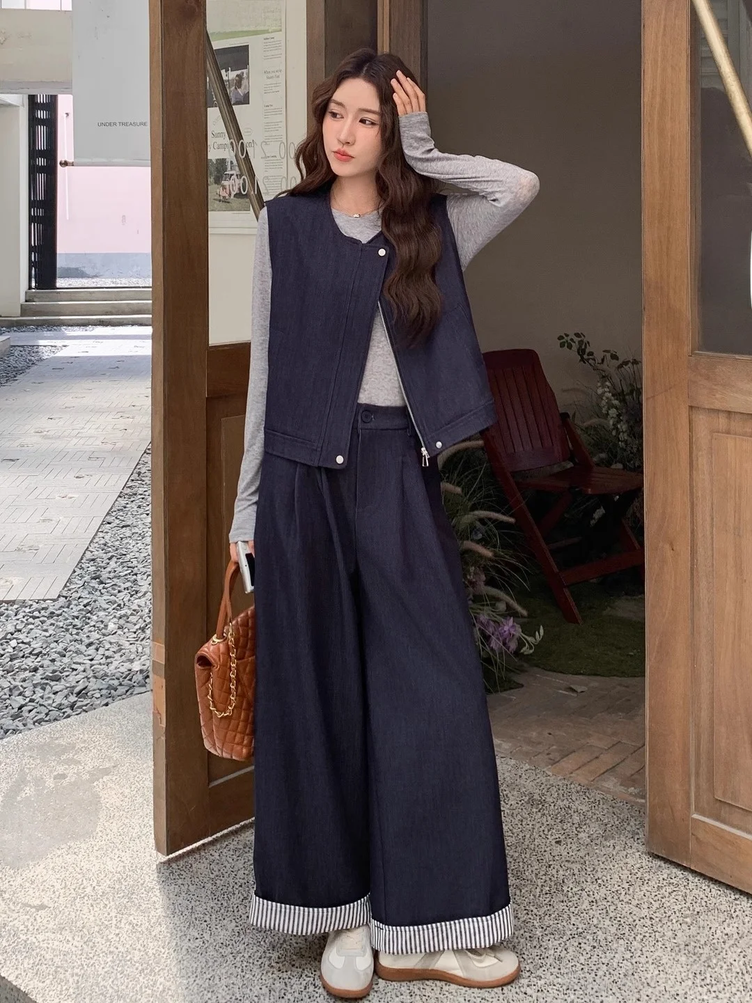 

Faionable Retro Japanese Sle Women's Tee-Piece Set with Vest Base irt And Wide Leg Pants High Waist Casual Autumn Wear