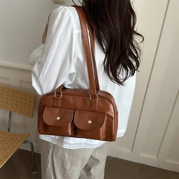 Trendy Large Capacity Women's Shoulder Handbag Retro College Style Underarm Bag Fashionable Tote Bag for 2026 Spring Season