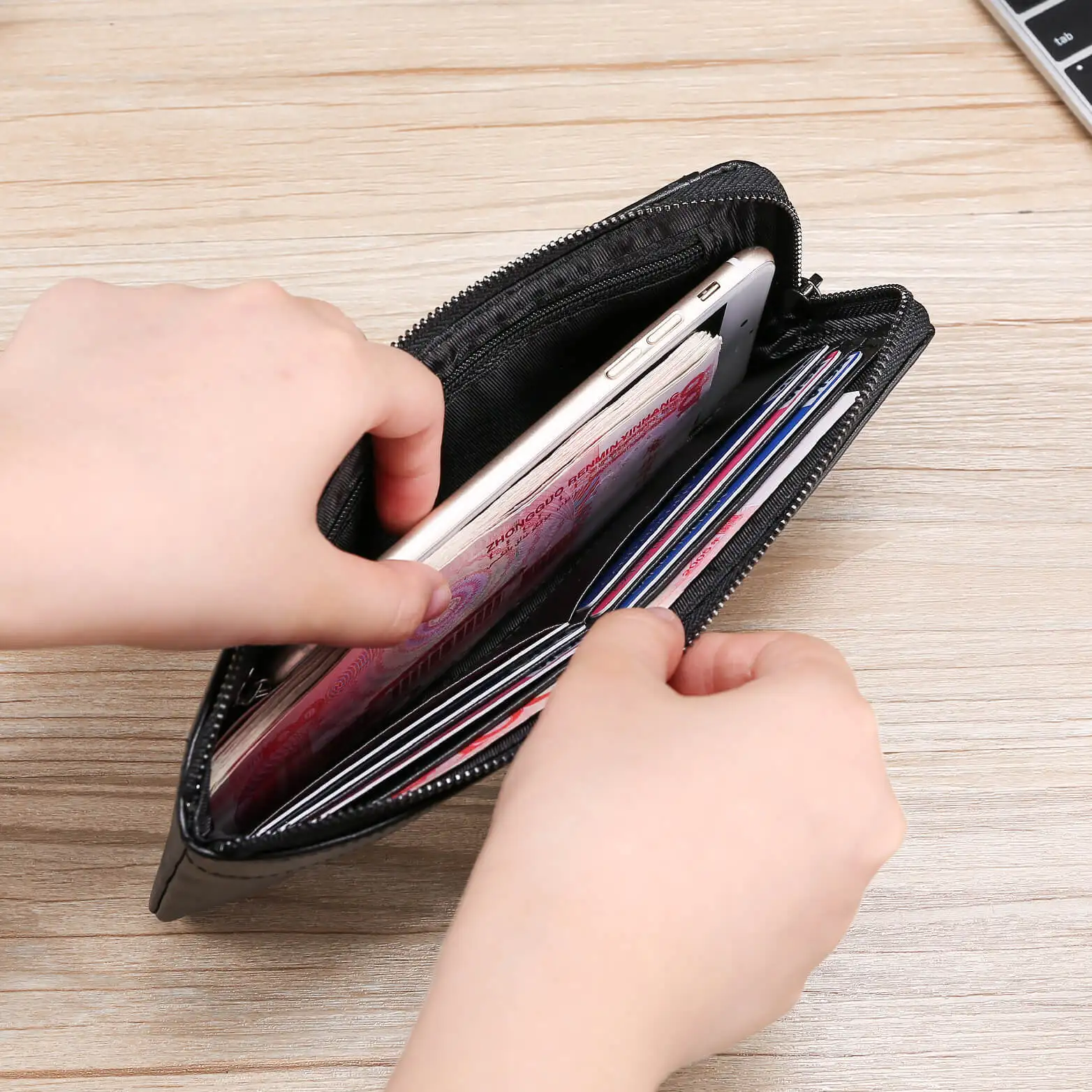 Mens Long Wallet Clutches Cell Phone Credit Card Holder Purse Soft Real Leather Zipper Large Capacity Wallets with Wrist Strap