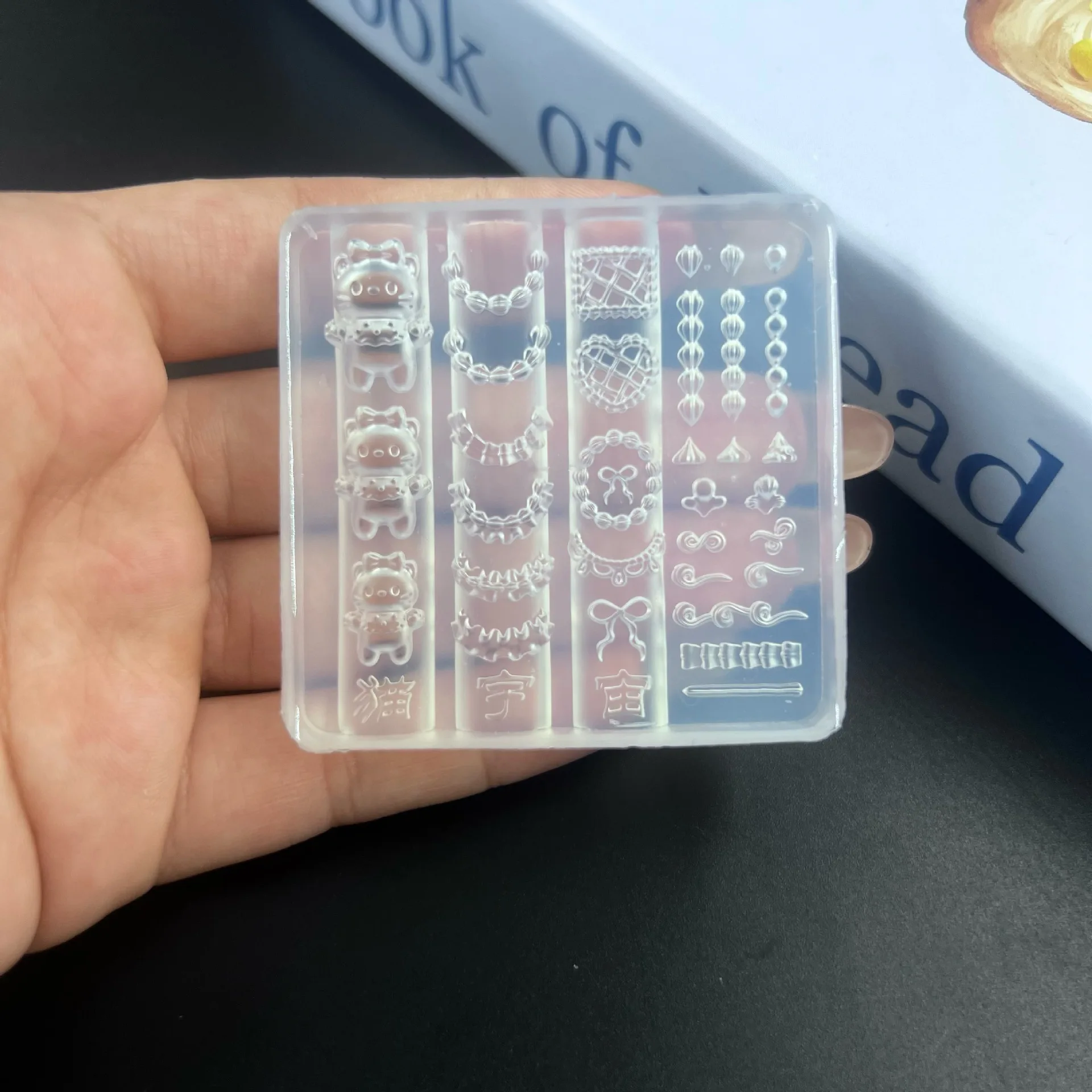 

Sweet Bow Bead Chain Transparent Nails TemplatesDIY Nail Art Decor Manicure Design Tools 3D Butterfly Flower Silicone Nail Mold