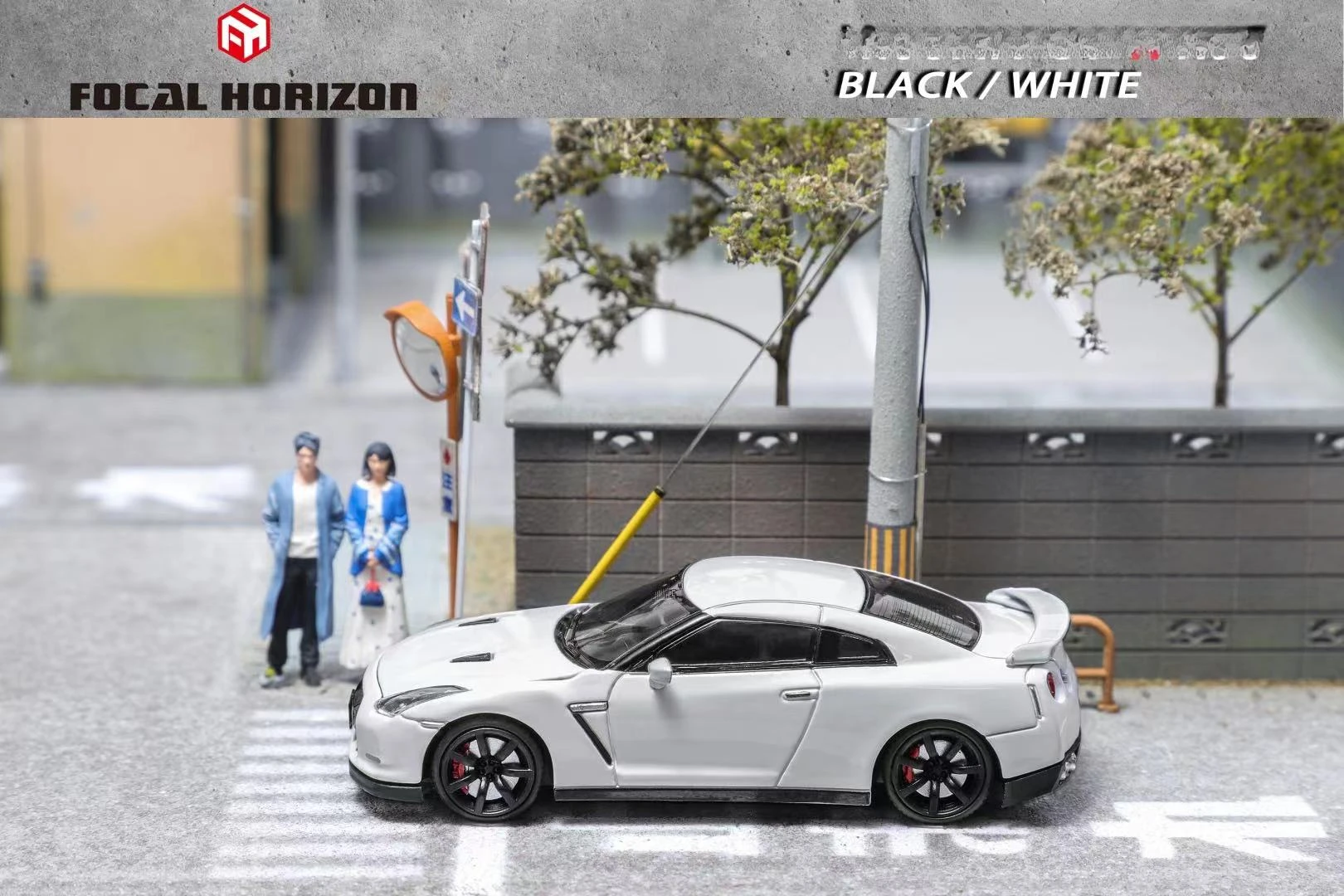 

Focal Horizon FH 1:64 Skyline R35 White Black limited699 Diecast Model Car