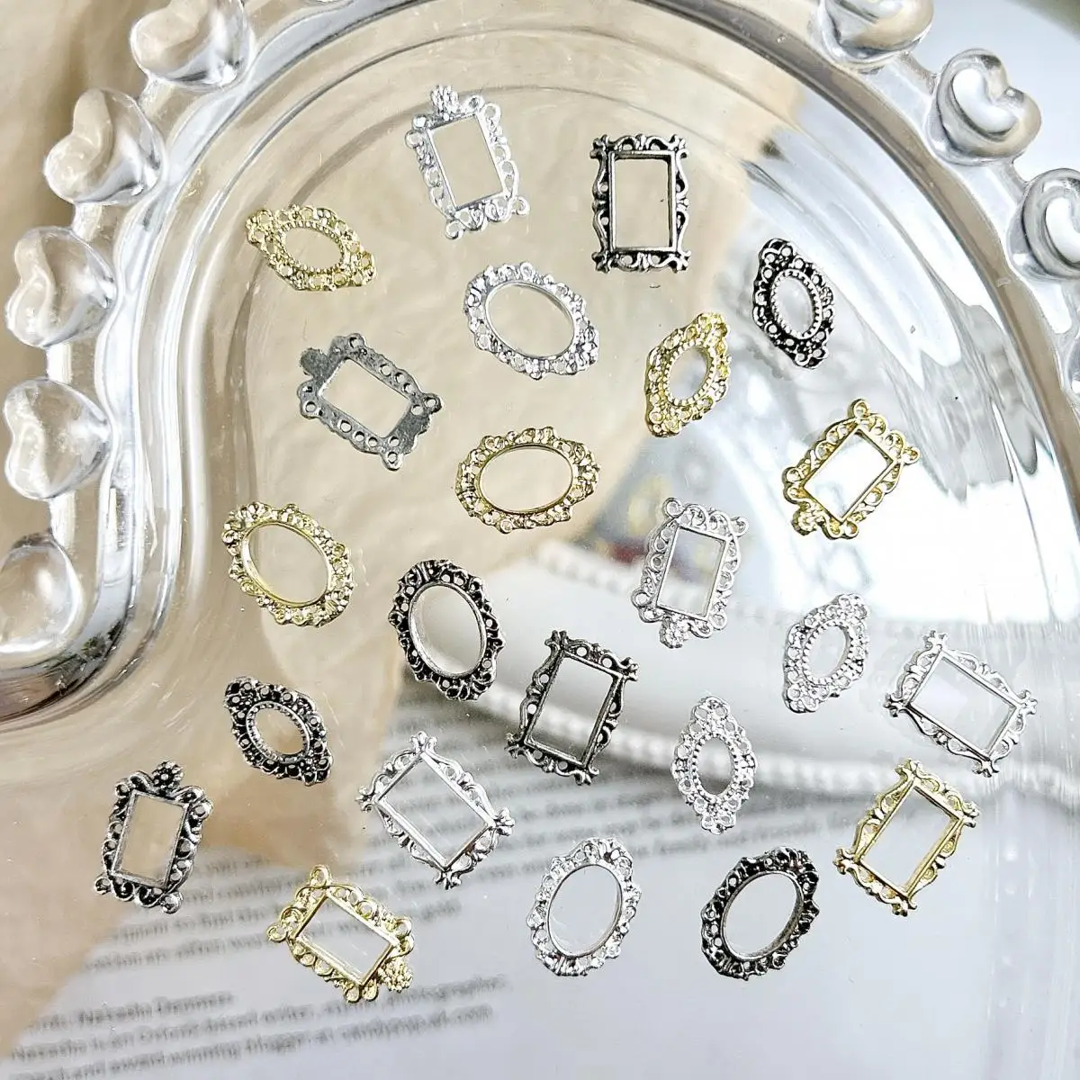 20 個中空合金フォトフレームネイルチャームミニマリスト幾何学的な 3 色フレームネイルアート装飾 DIY ネイルデザイン