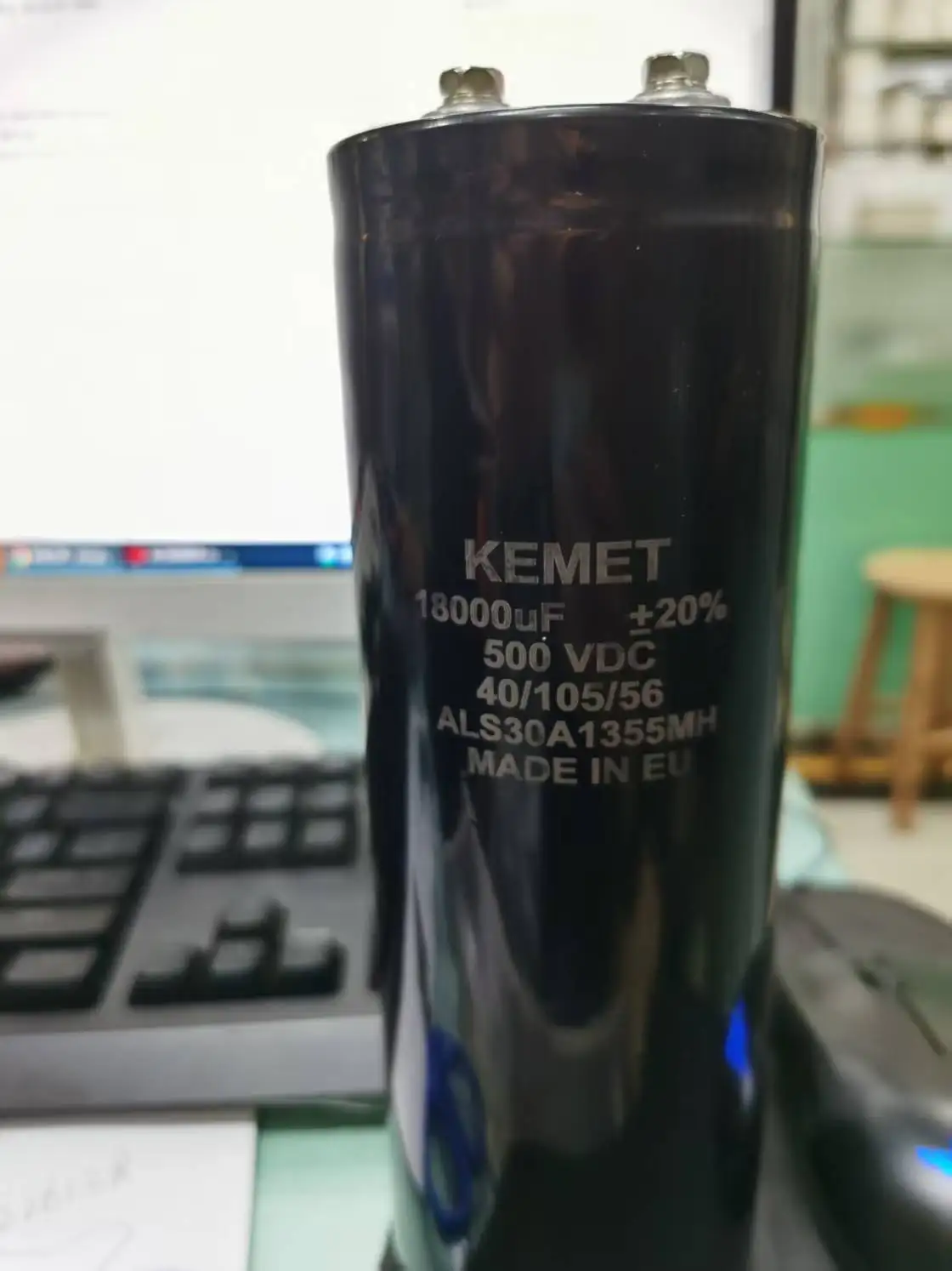 

1 шт./лот, новый оригинальный алюминиевый электролитический конденсатор 450V3300UF 65X95MM с винтовым креплением