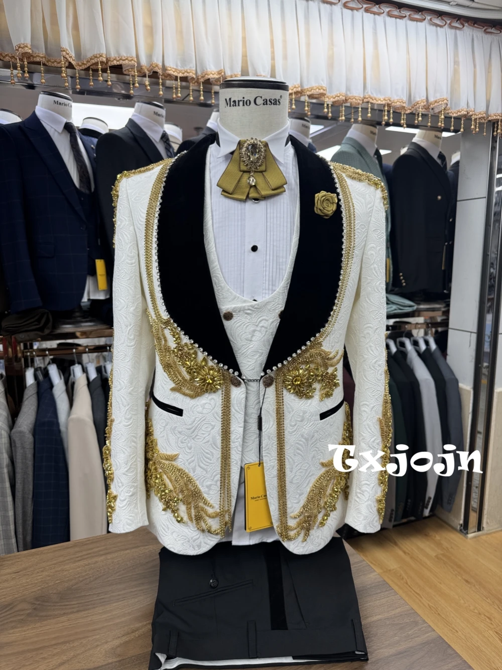 

Txjojn New Jacquard Slim Fit Suit 3 Pieces For Men Wedding Groom Tuxedo Gorgeous Golden Beaded Men' Suits Party Prom Customized