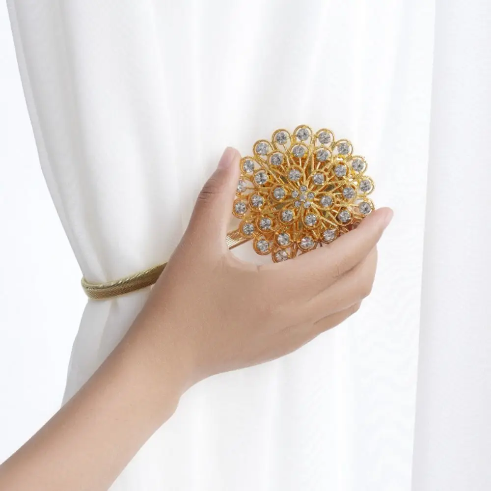 clipes-magneticos-para-cortinas-em-forma-de-flor-com-cristais-brilhantes-e-design-atraente