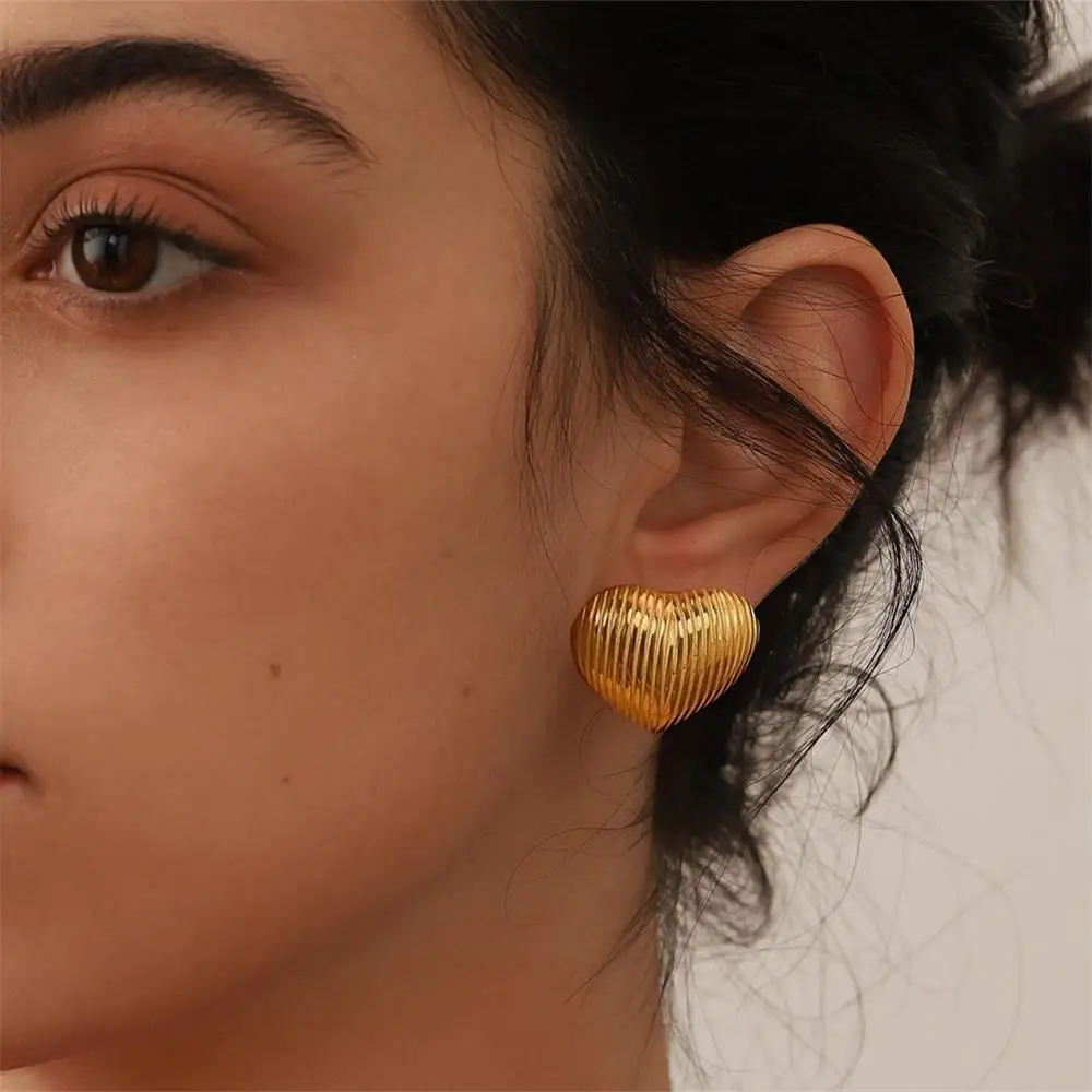 Klassische gestreifte Textur Liebe Herz Ohrstecker für Frauen Weben Metall Mini Piercing Ohr Manschette Ohrclips vergoldet schicker Schmuck