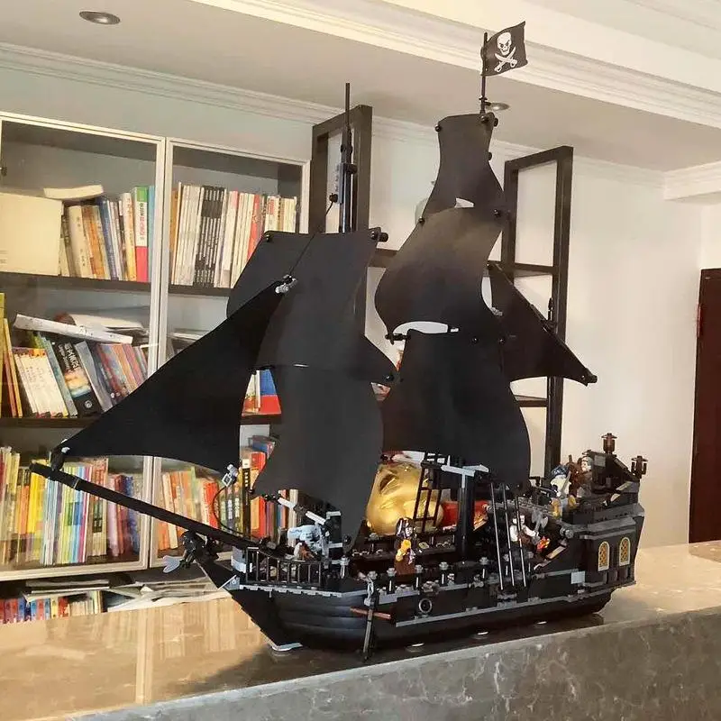 

The Black Pearl Pirates of The Caribbean Model Assembly Toy Sailboat Building Blocks Boy Children's Gift 2023