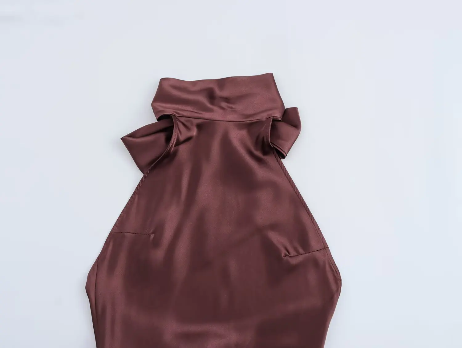 2025年新作 レディース服 欧米風ファッション ノースリーブ ホルターネック シルクサテン風 ハーフハイネックドレス