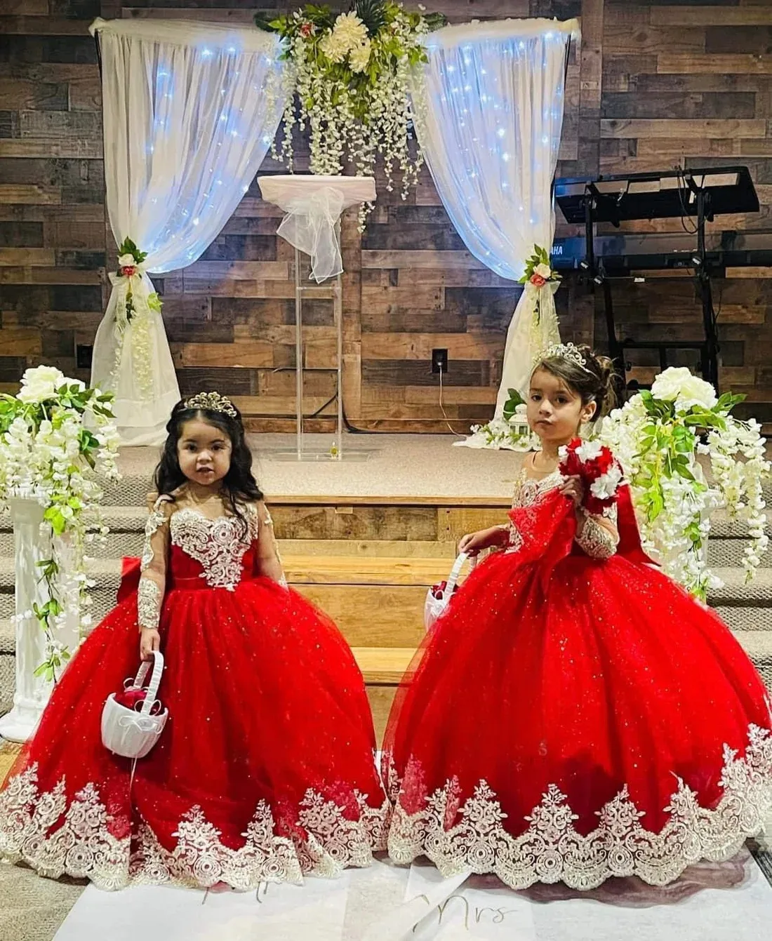 فستان فتاة الزهور الحمراء المخصص مزين بالدانتيل وأكمام طويلة وحفلات أعياد الميلاد وحفلات التخرج وحفلات الزفاف