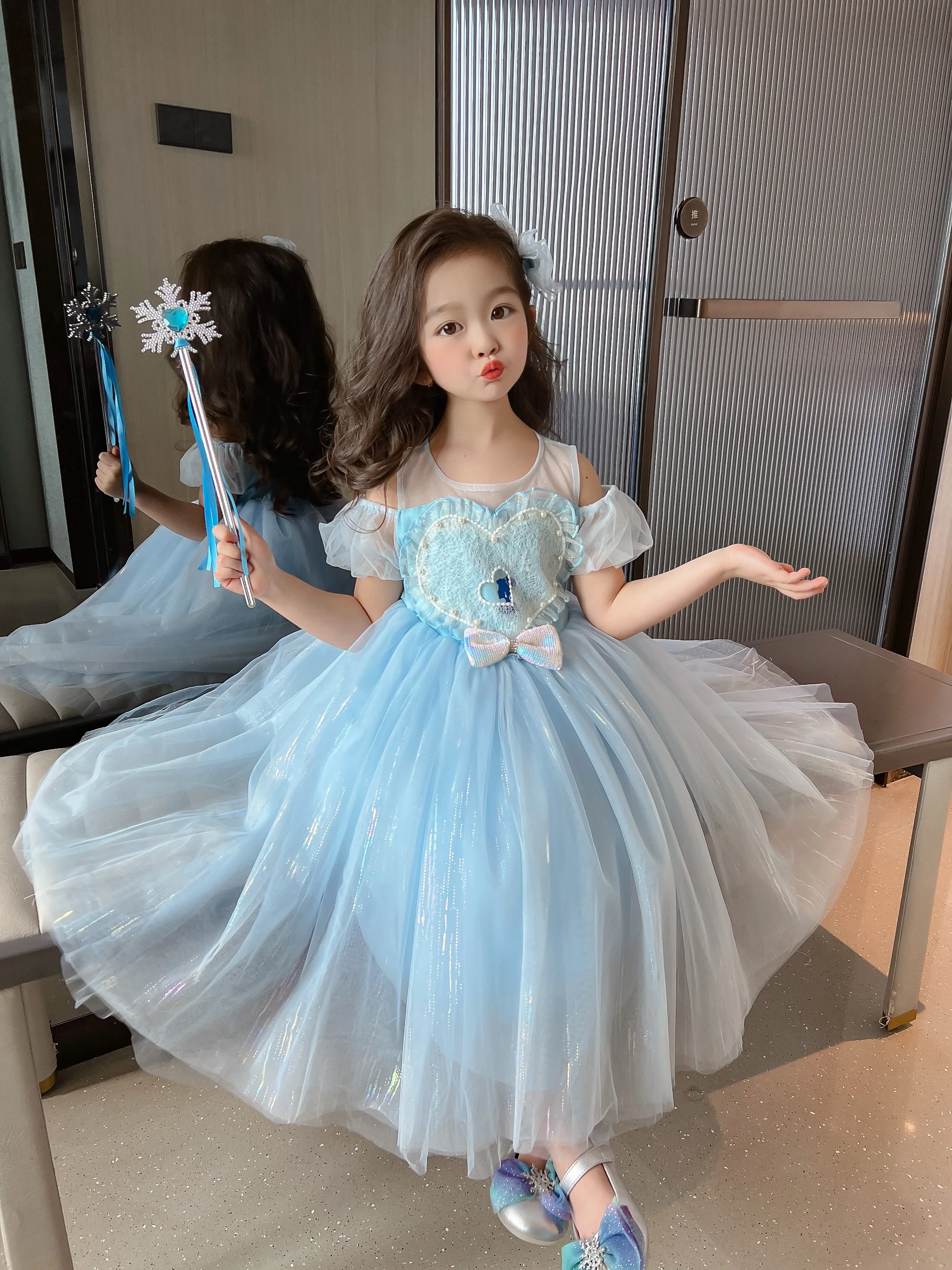女の子のための豪華なエルザプリンセスドレス、裸の肩、半袖、通 - Women'S Formal Wear For Girls のレビューと価格