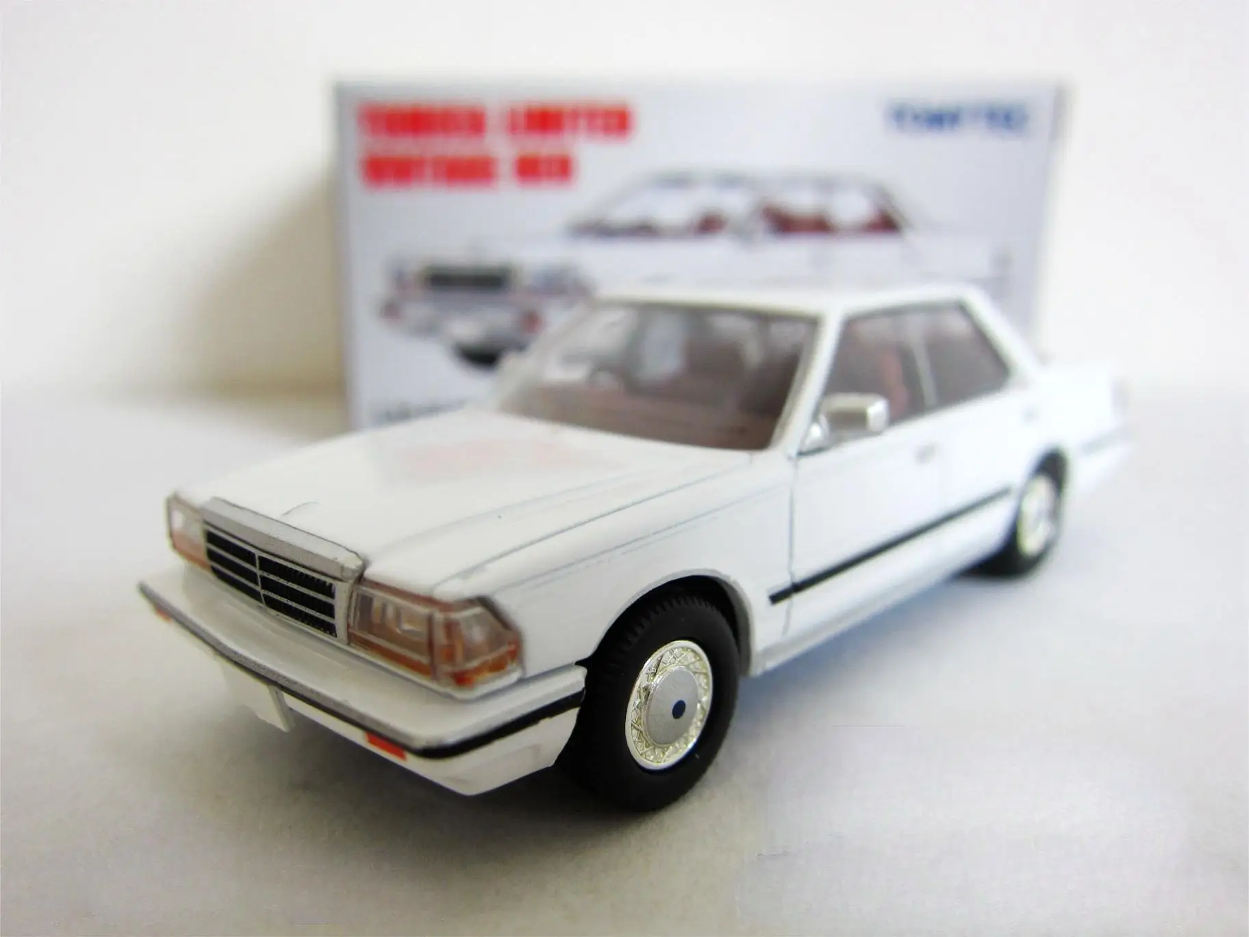 Tomytec-modelo de coche Tomica TLV 1/64, LV-N150a, NISSAN, GLORIA V30, BROUGHAM, de aleación fundida a presión, para regalo