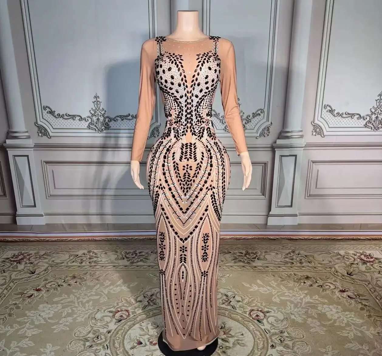 

Elegant Sleeveless Sequined Evening Gown for Women's Special Occasions in 2025