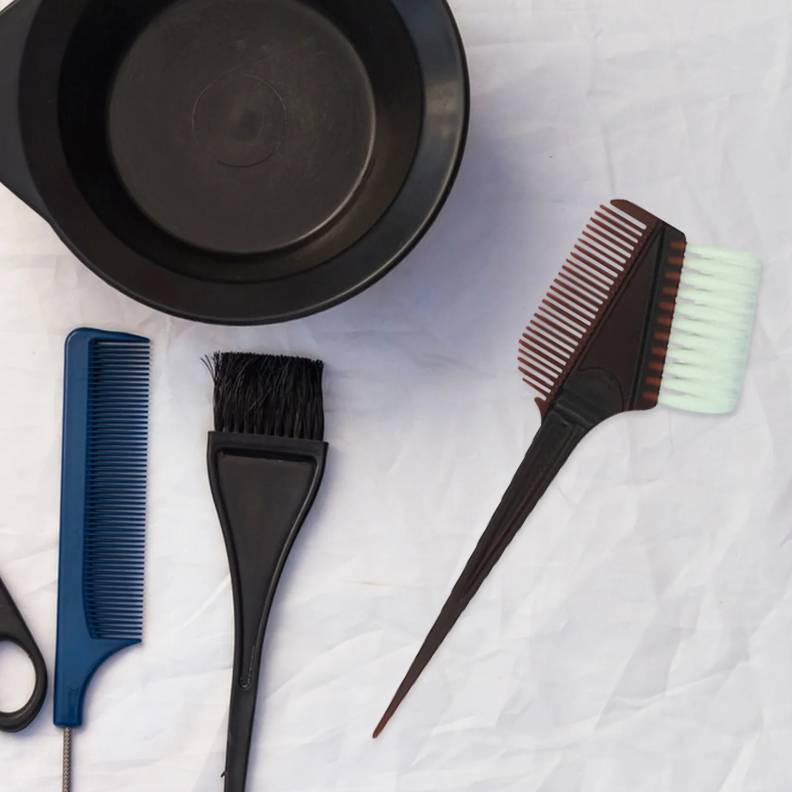 

5Pcs Hair Dye Accessories Set Featuring Coloring Bowl Comb Brush for Mess Free DIY Hair Color Application Hairdressing Comb