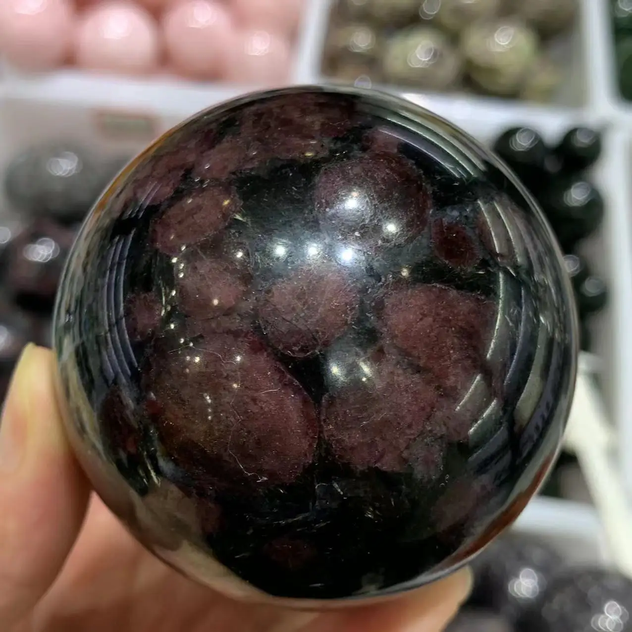 Natural Garnet Crystal Ball Becorative Home Reiki Energy Stone Healing