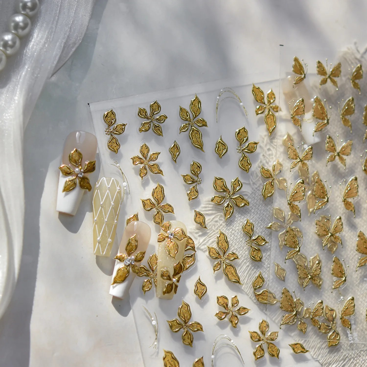 Pegatinas de Metal de alta gama para uñas, accesorios de Arte de uñas con mariposa de lirio dorado de lujo, pegatinas adhesivas traseras para decoración de manicura