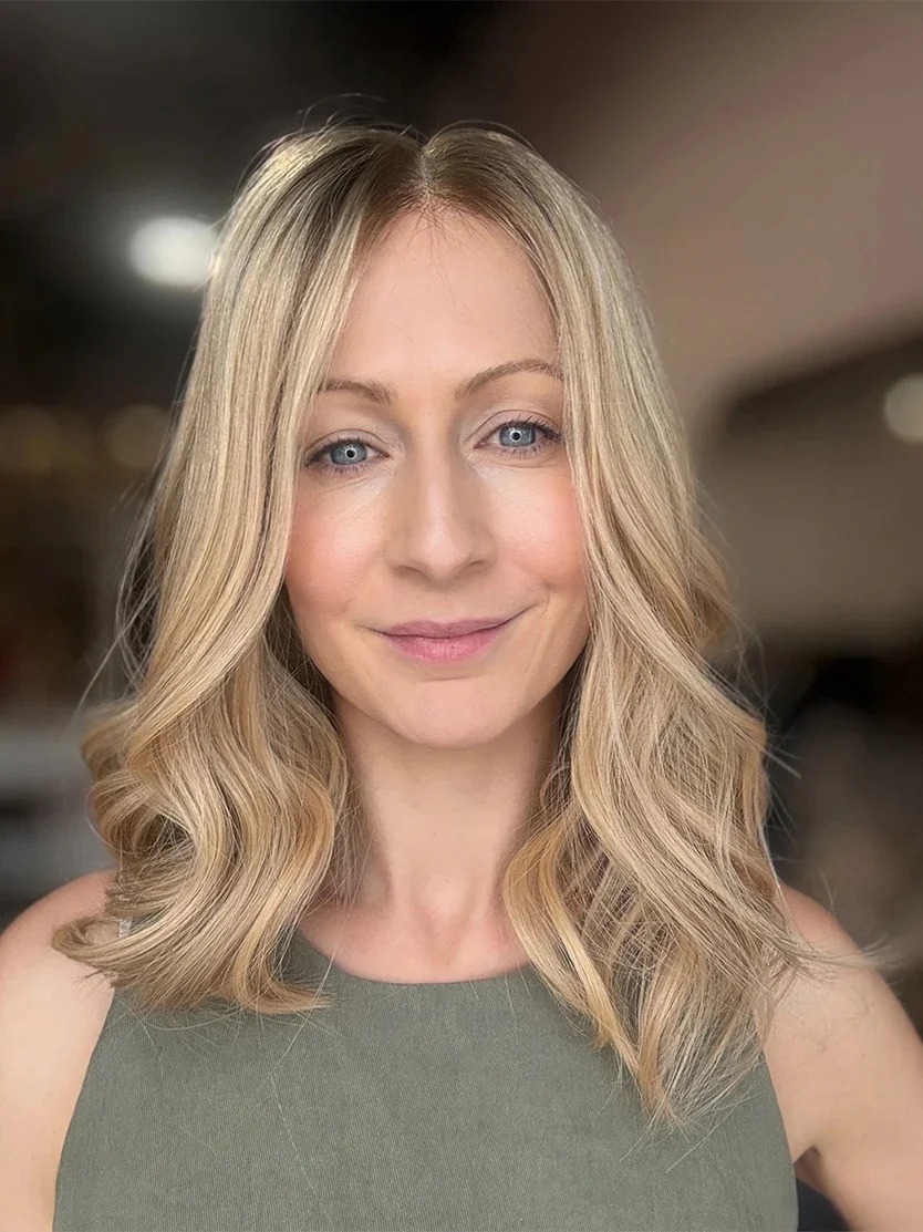 Short Natural Wave Bob Wig 13x4 Lace Front Wig Golden Blonde Highlighted Layered Synthetic Cosplay Wig Soft Roots Realistic Look