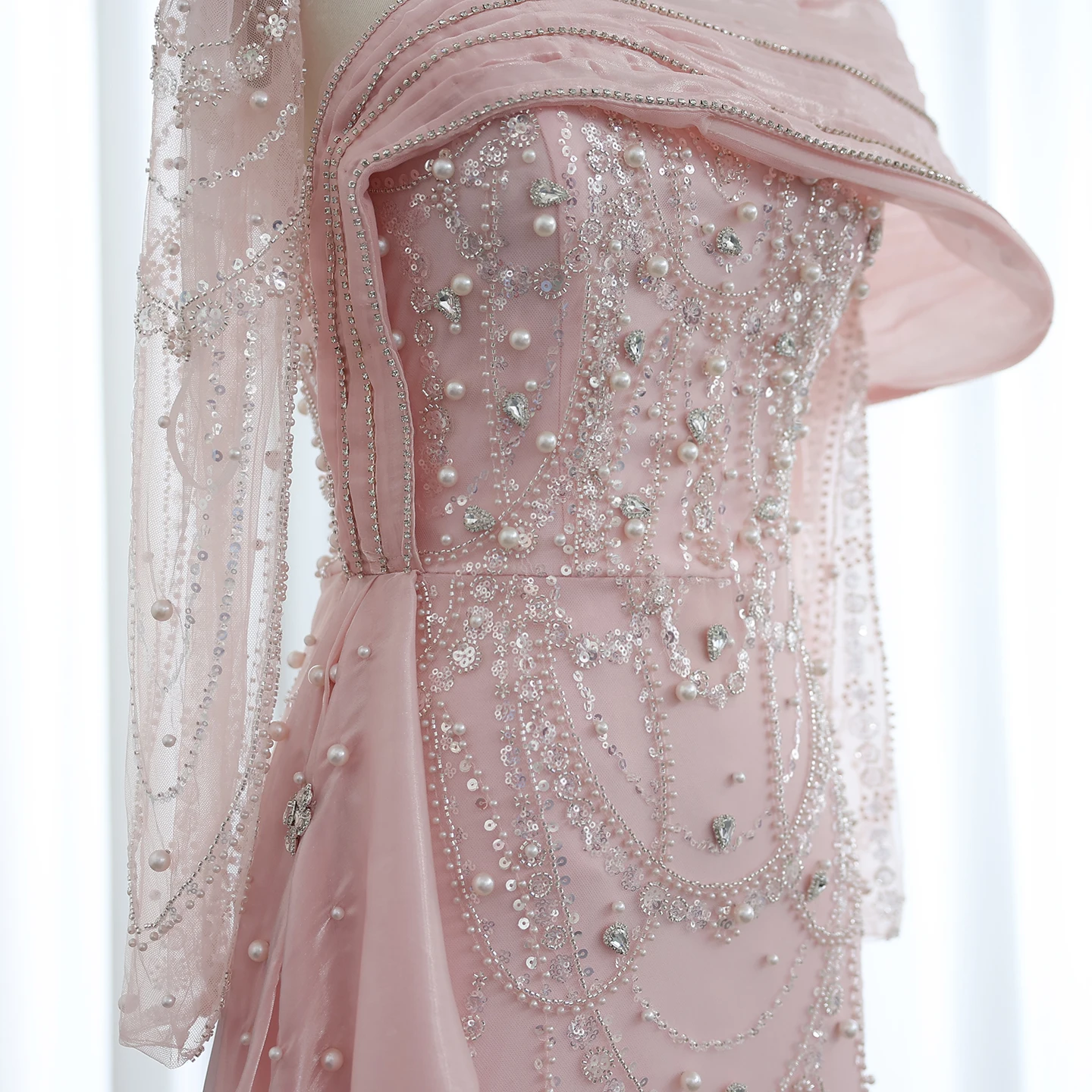 Sharon Said Luxuriöses Nude-Kristall-Meerjungfrauenkleid mit Überrock, Langen Ärmeln, Dubai Hochzeits- und Abendkleid SS256 Maßanfertigung – Detail 16