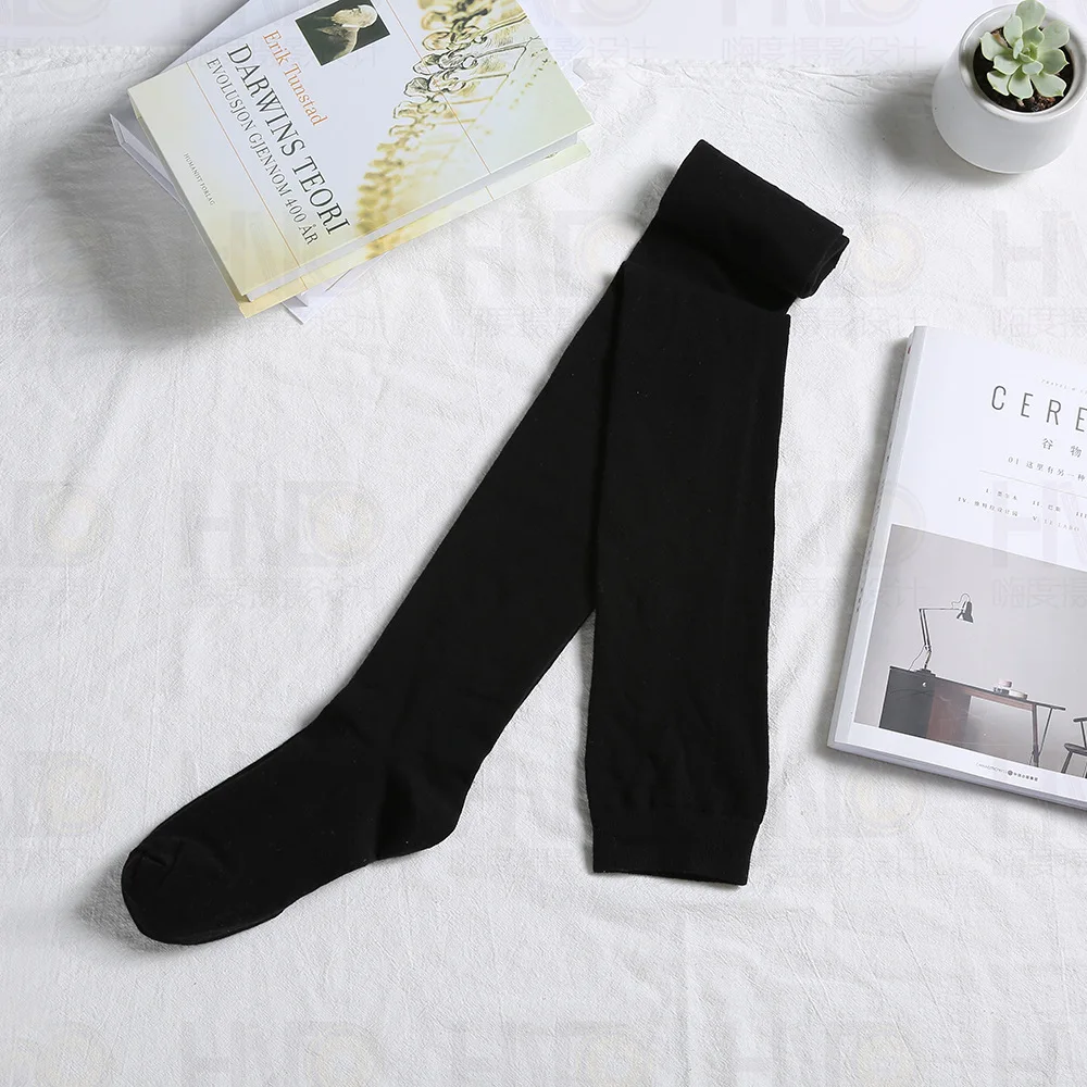 Verlängerte, hochelastische, einfarbige lange Socken für Damen – Detail 4