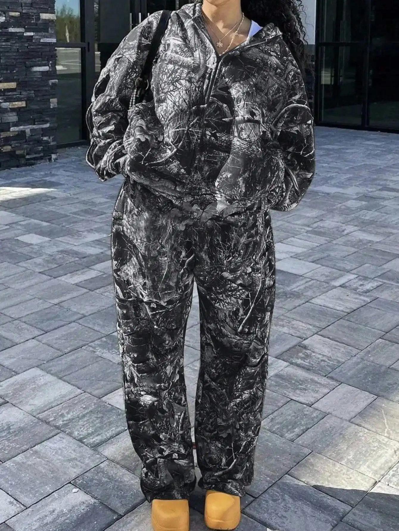 Women's Black Tree Branch Print Velvet Hoodie & Sweatpants 2-Piece Set